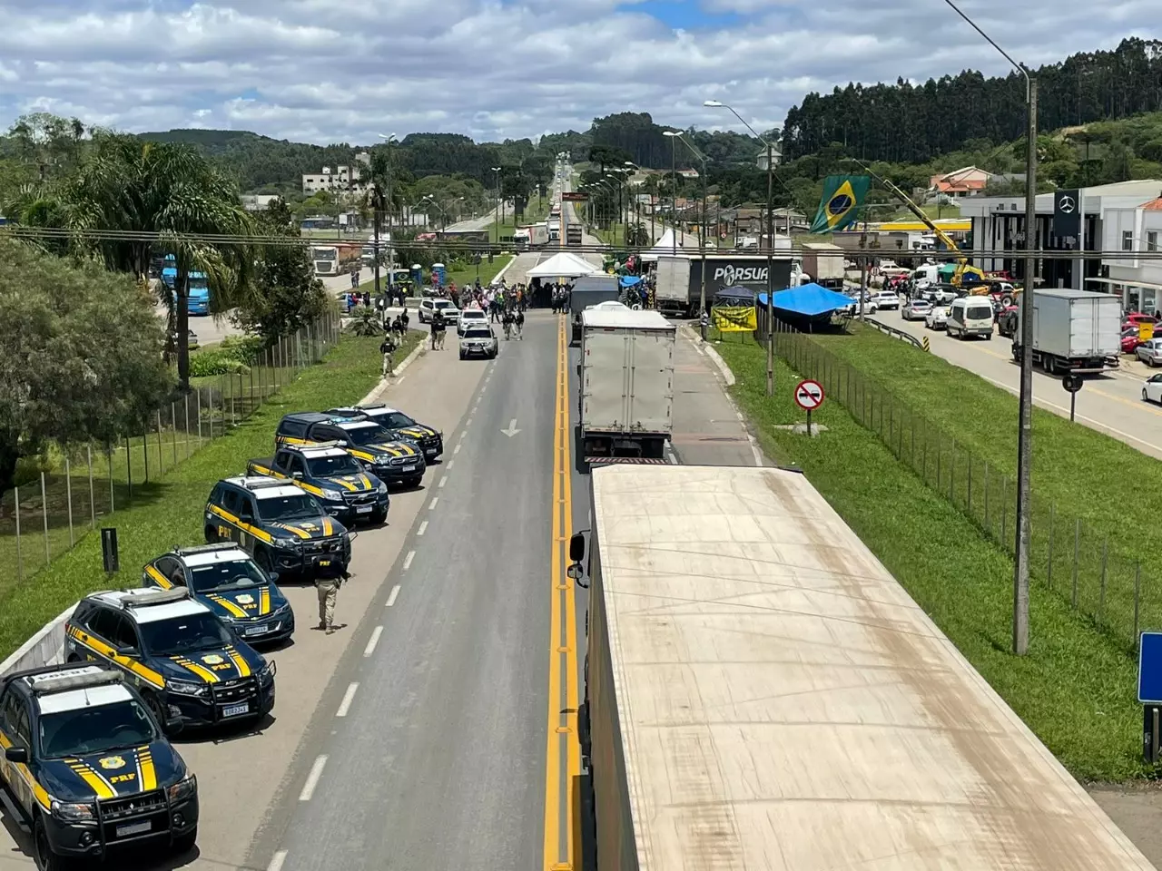 Após fim de bloqueios, PRF prende 11 pessoas e aplica mais de 600 multas em SC